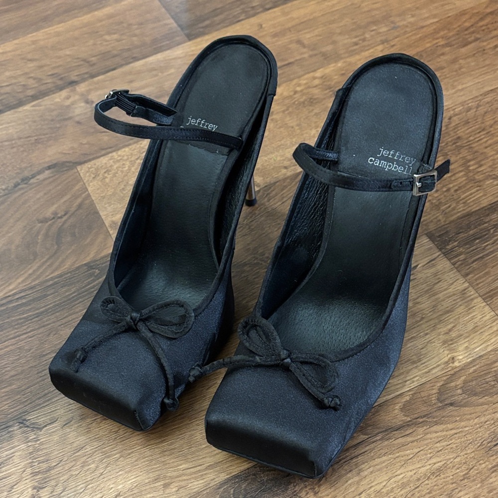 JEFFREY CAMPBELL
Nureyev Mule In Black